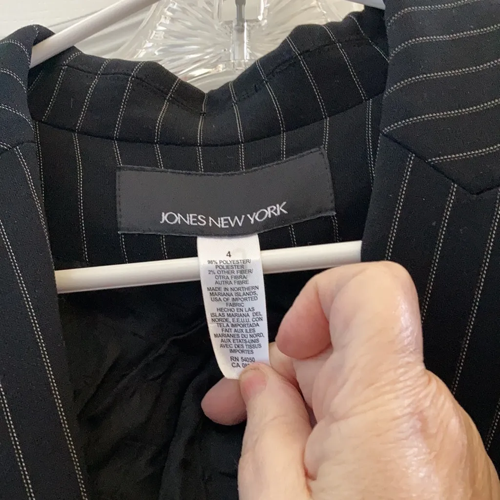 FINAL MARKDOWN Jones New York pin stripe blazer 4 - Image 3
