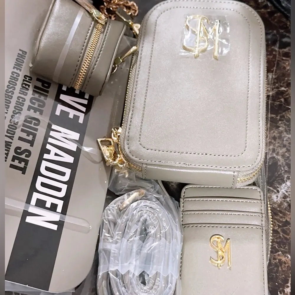 4 pc Steve Madden Gold Bag Set - Image 3