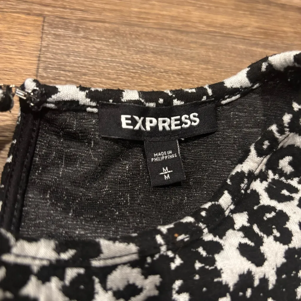 Express Black White Leopard Print Blouse Puff Long Sleeve Textured Top Size Med - Image 4