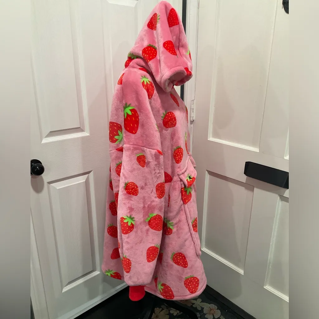 SUPERSIZED STRAWBERRY HOODIE WITH POUCH AND POCKETS Size undefined - Image 2