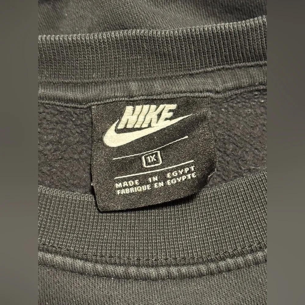 EUC Nike Black and Red Kiss Crewneck Sweater size 1X - Image 8