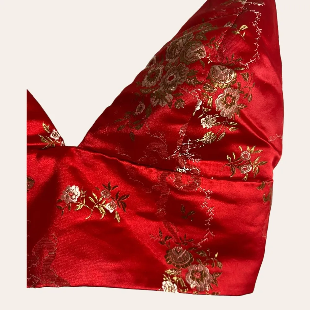 I.AM.GIA. Red Floral Jacquard Satin V-Neck Cropped Top Size Small - Image 4