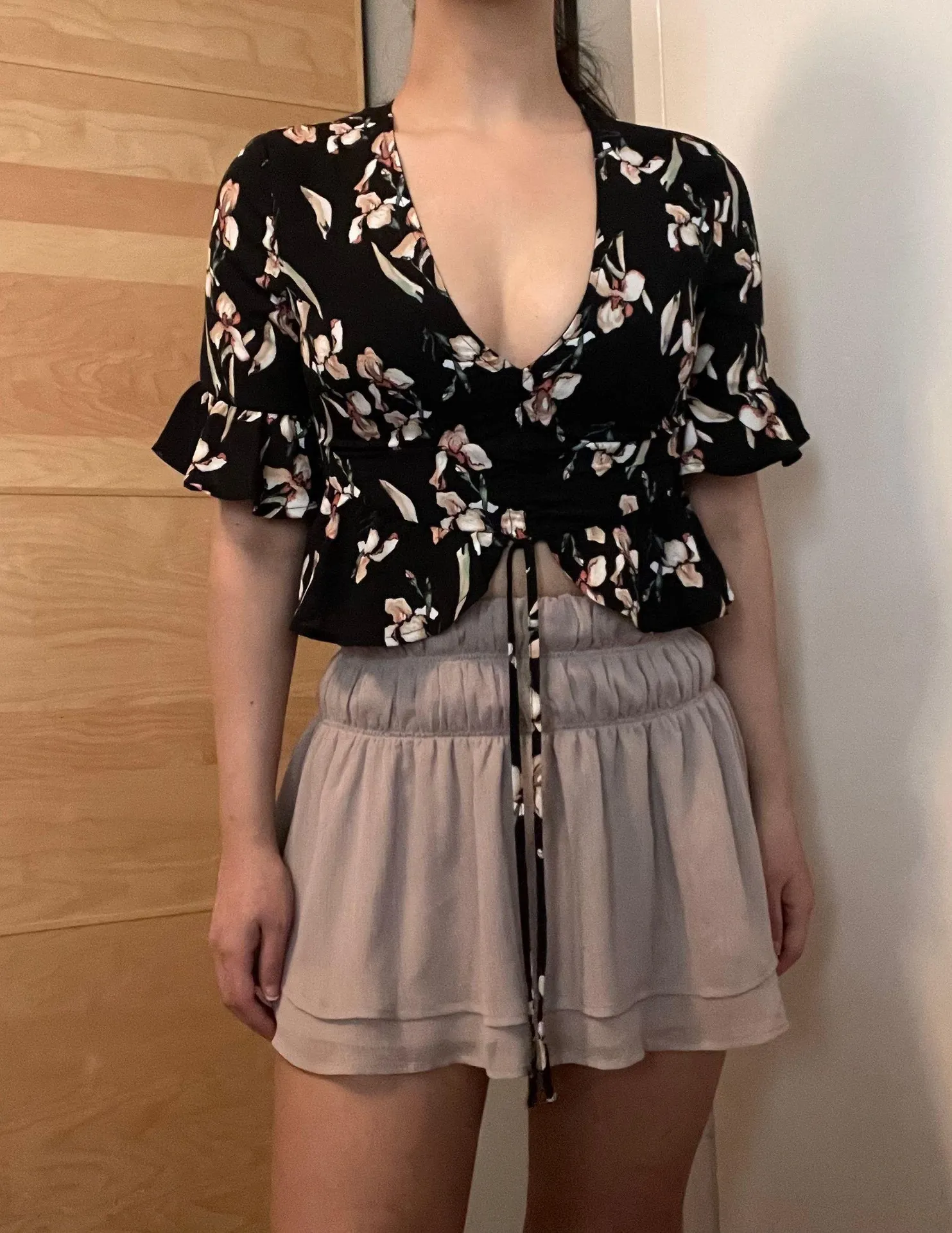 Honey punch black Tie Front ditsy floral v neck crop blouse - Image 4