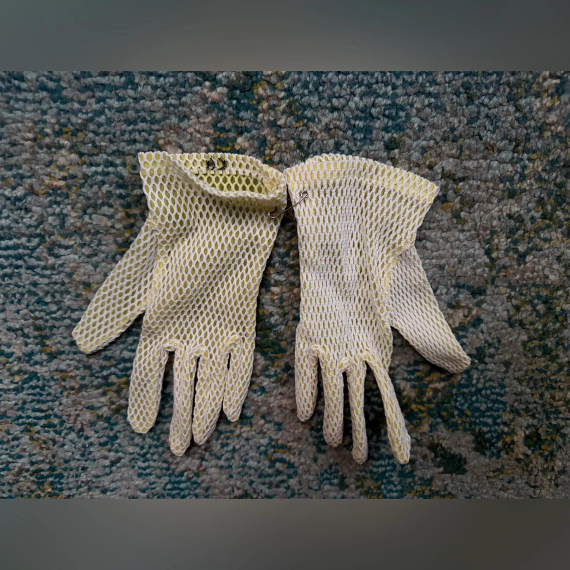 Vintage mesh white short driving gloves, size small - Image 7