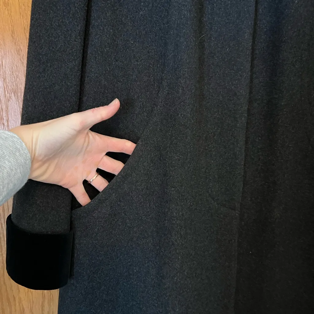 Sophisticated Gray wool Trench Coat for Women velvet cuffs Black Size 16 - Image 3