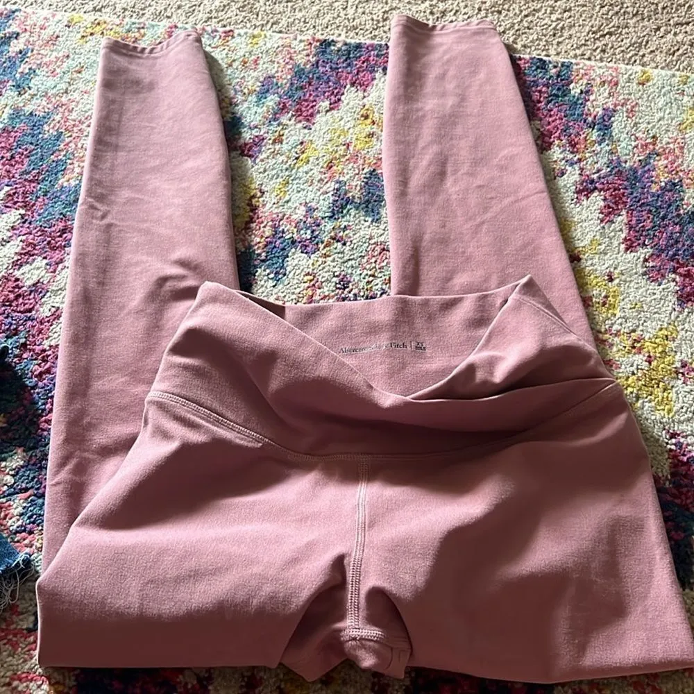 A&F Contour Full-Length cross over Leggings in Pink/Mauve (XS) - Image 4