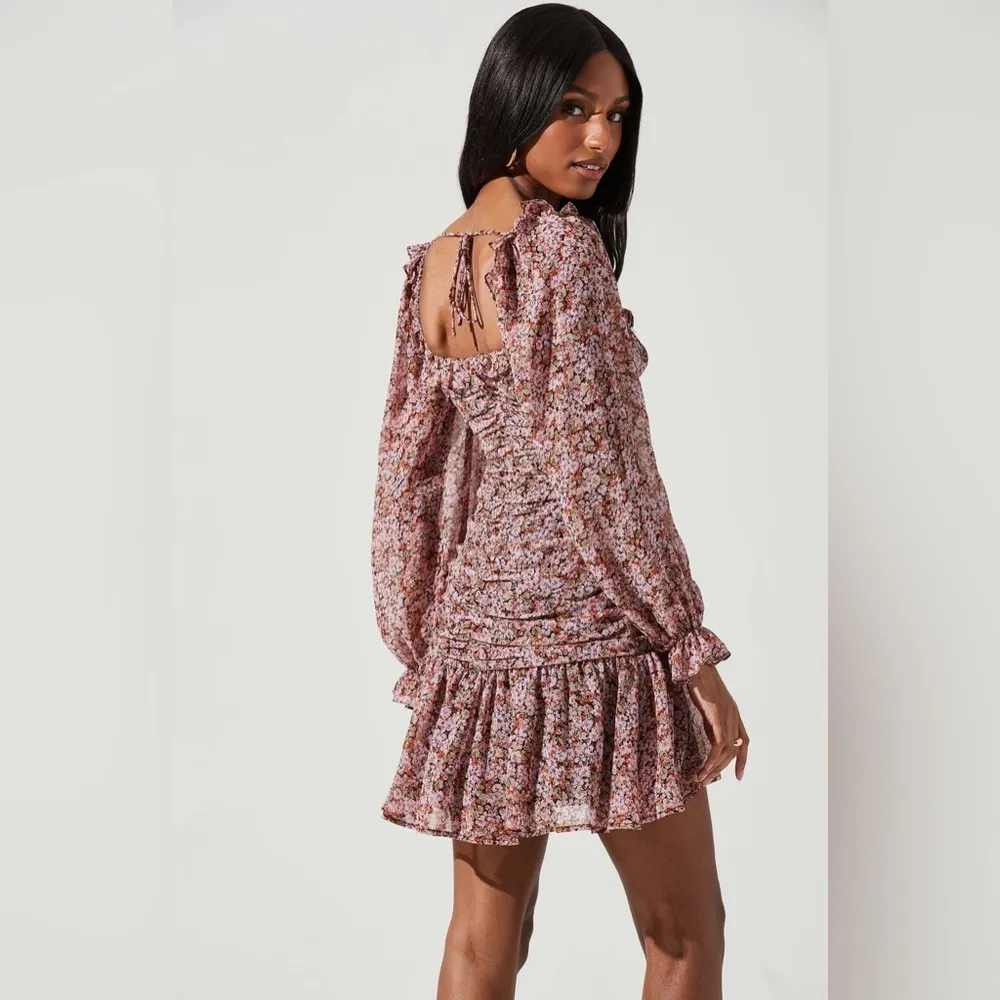 NWOT ASTR The Label Carmella Floral Ruched Mini Dress in Purple Multi Size L - Image 4