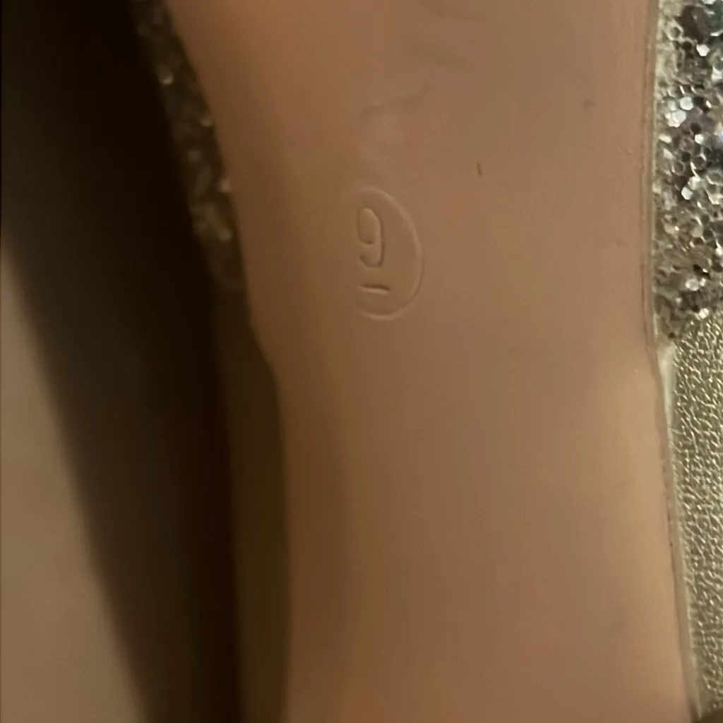 Msonlydn Gold Silver Glitter Pumps Size 9 - Image 5