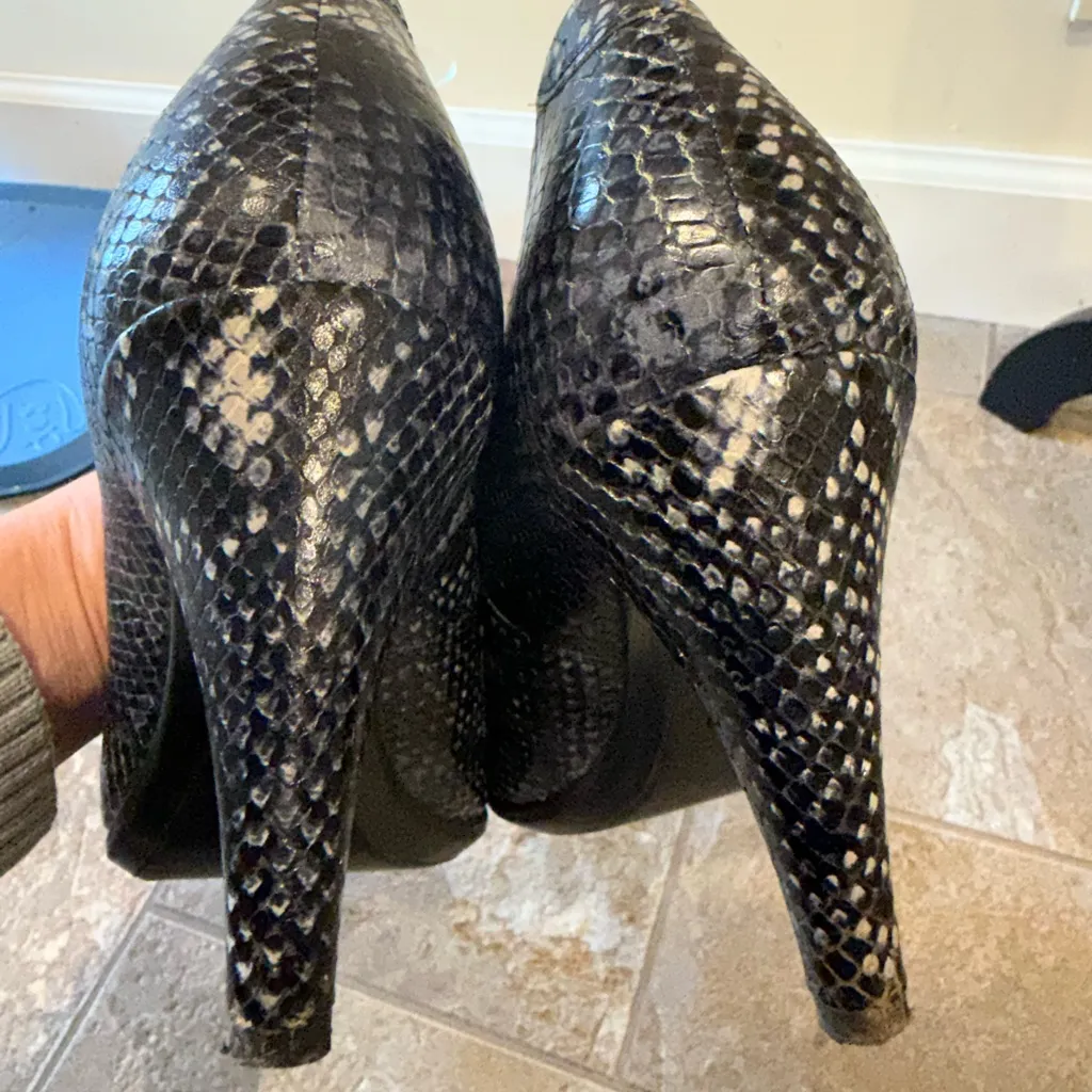 Ecco | Black snake skin Heels size 9 us 41 uk sizing - Image 6