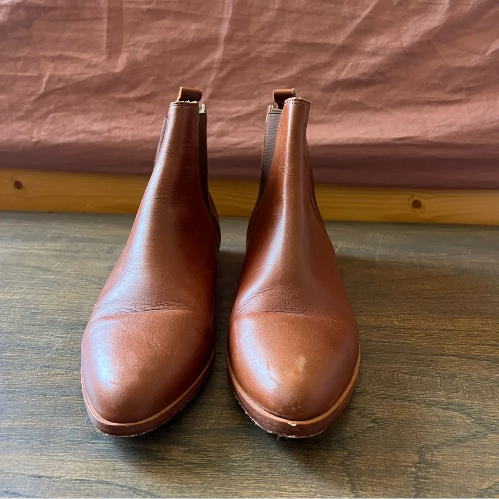 Nisolo • Eva Everyday Chelsea Boot in auburn Black Size 10 - Image 3