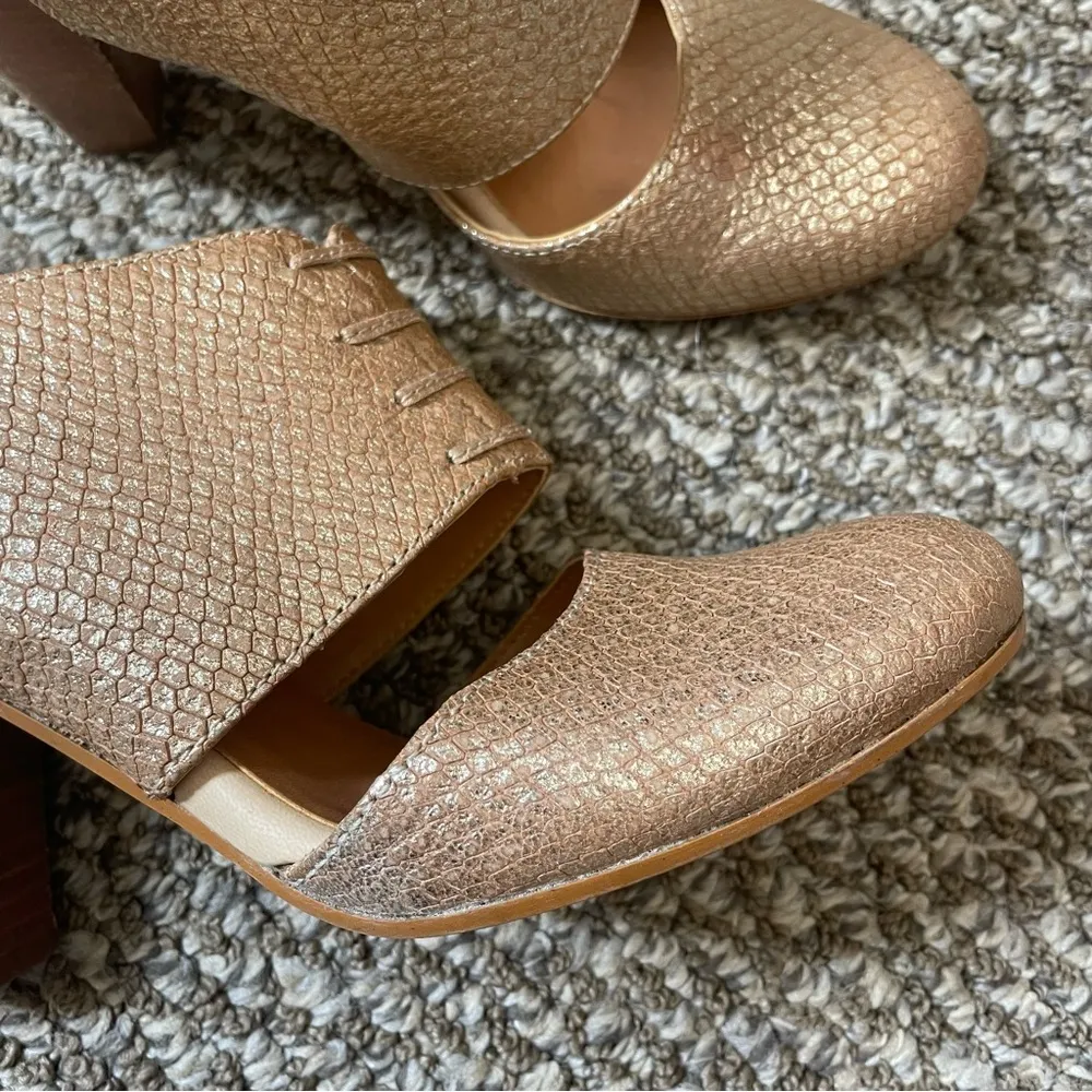 Seychelles Whirl Metallic Leather Block Heels 7 - Image 7