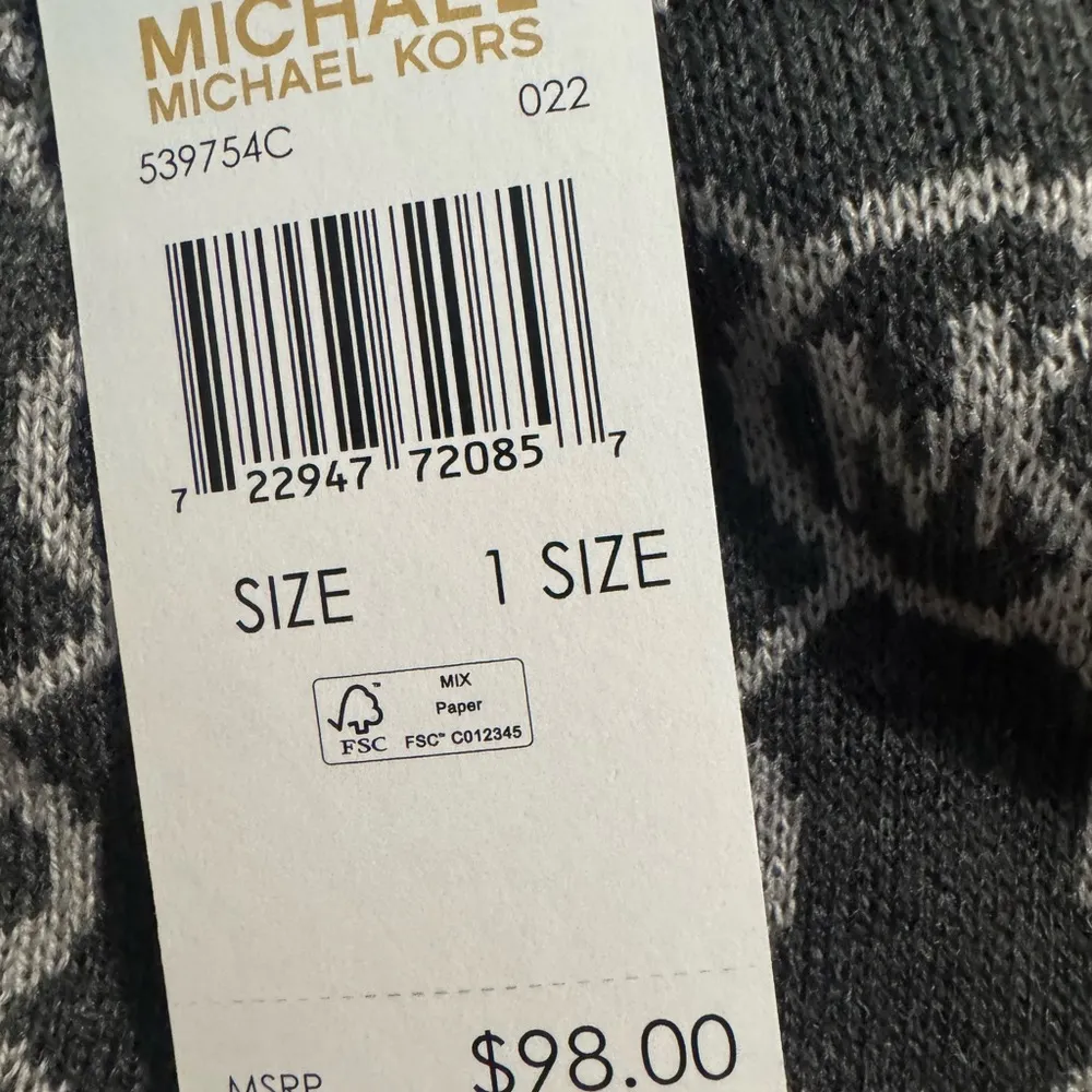 Michael Kors hat scarf and gloves - Image 3