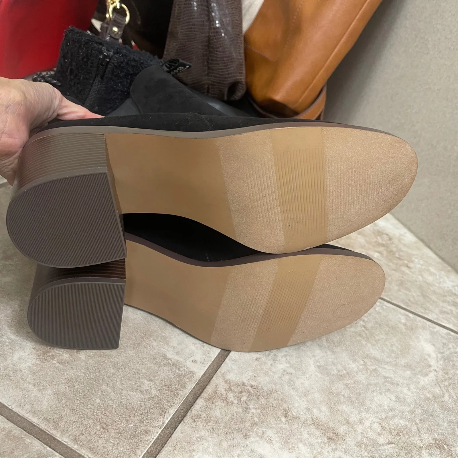 Ann Taylor loft NWOT Black FAUX Suede Chelsea Ankle Boots Heel Womens sz 9.5M - Image 4