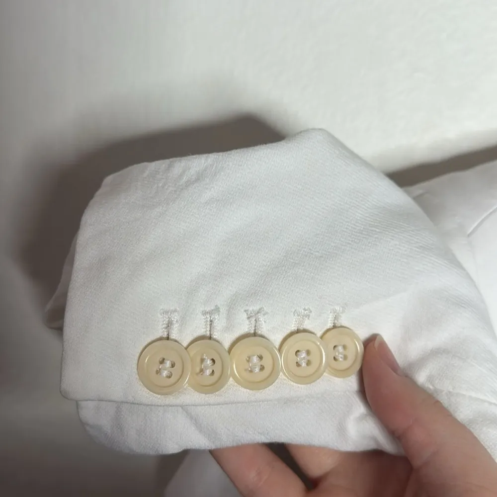 Theory Collarless open slim fit off white blazer size 6 - Image 5