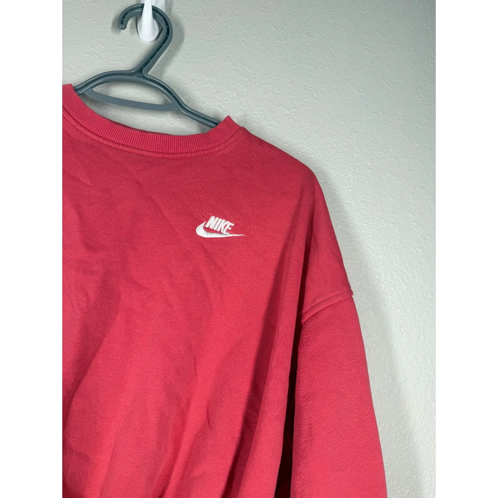 Nike Pink Cropped Sweatshirt Womens Sz L Gym Cozy Workout Athleisure Athletic - Image 2