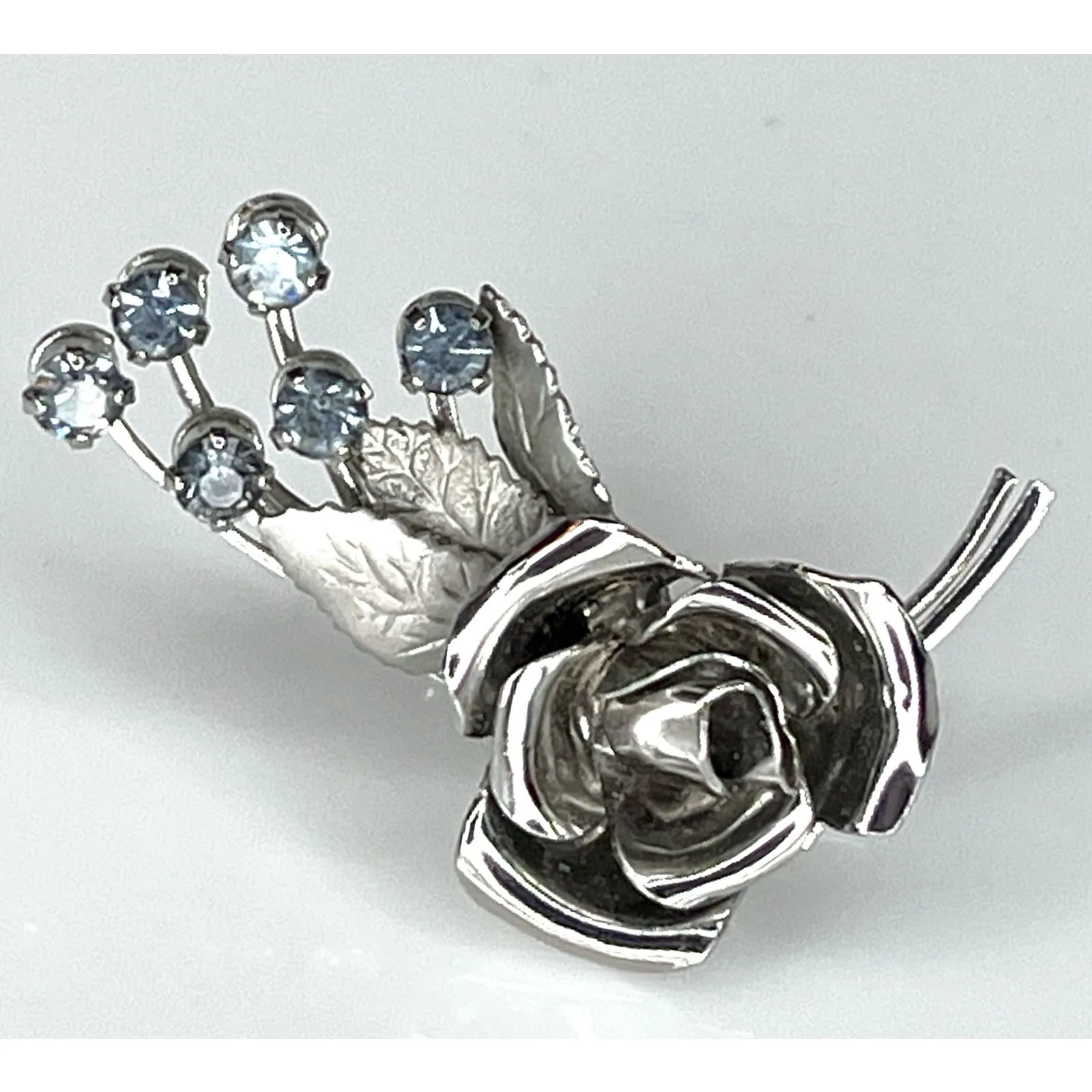 Vintage 1950's Rose Flower BROOCH Pin Silver Metal Leaf Blue Crystal Rhinestones - Image 2