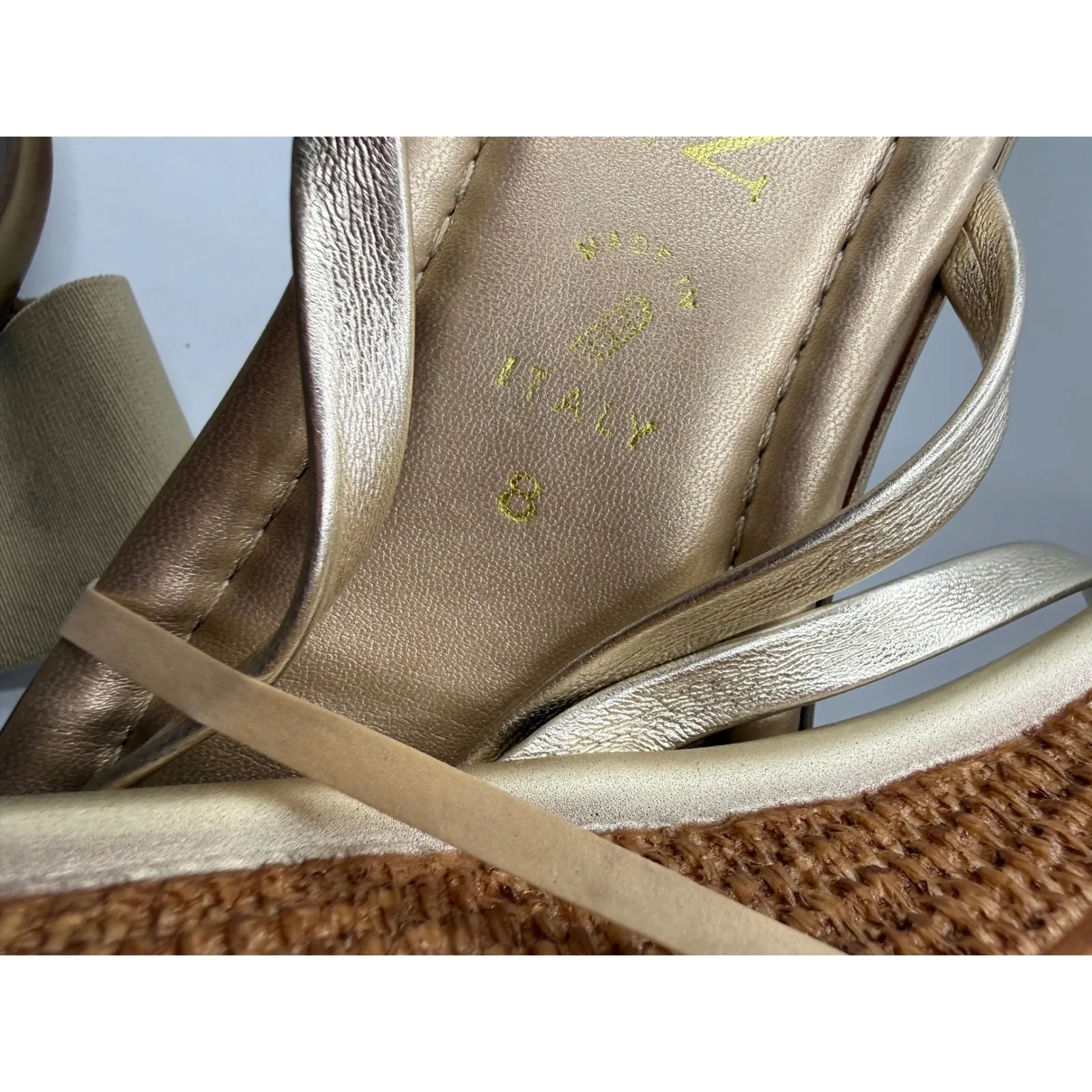 Italian Shoemaker Women 8 Gold Slip On Flip Flop Sandals Metallic Made in Italy - Image 6