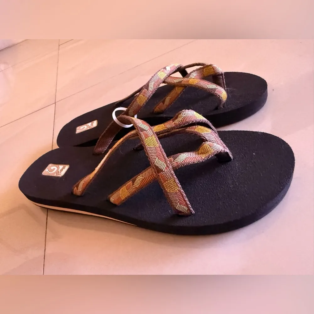 Teva Olowahu Flip-Flop Sandals Women's Olowahu Zaro Tiger Lily Polyester Sandal - Image 14