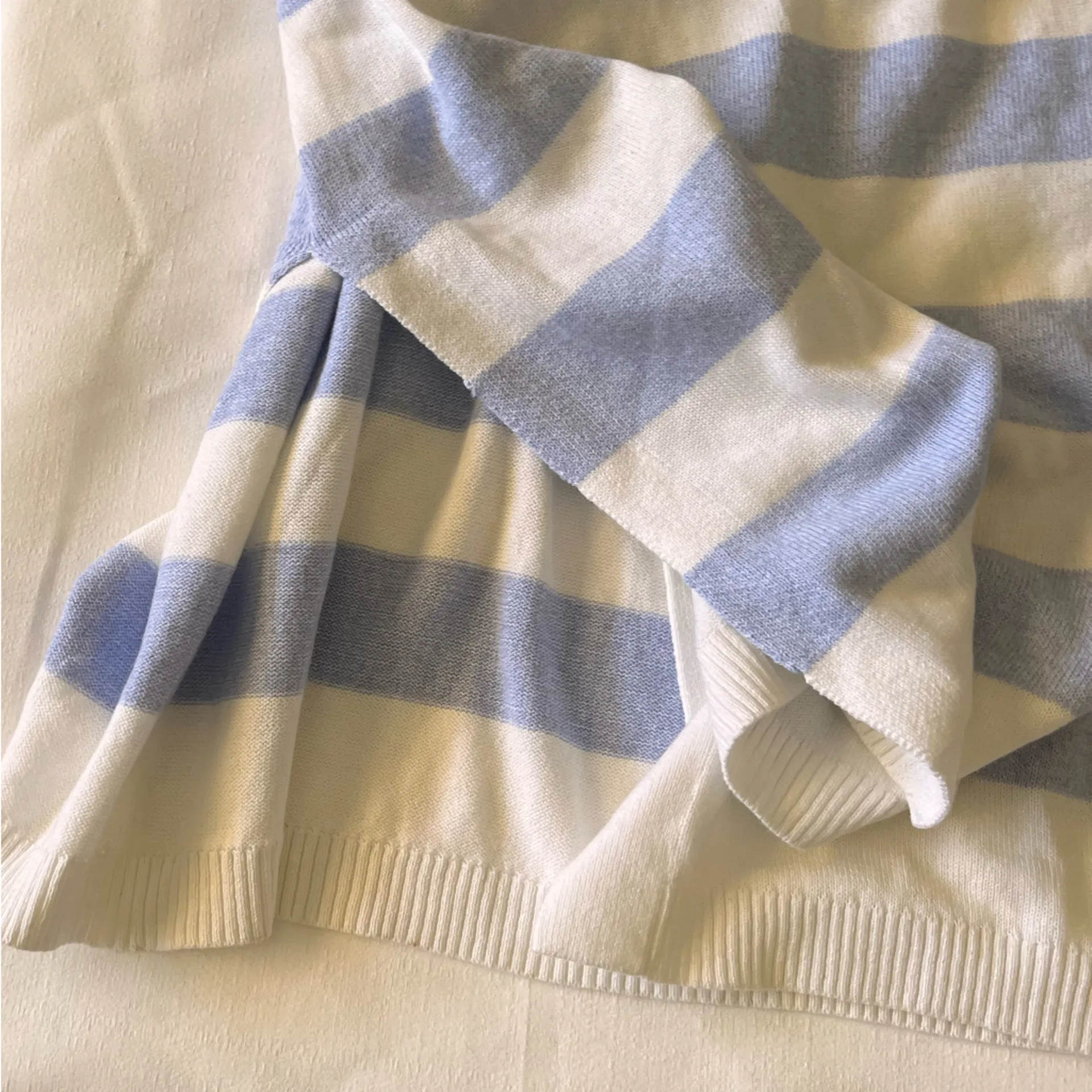 Talbots Women's Sweater - Soft Blue and White - Image 3