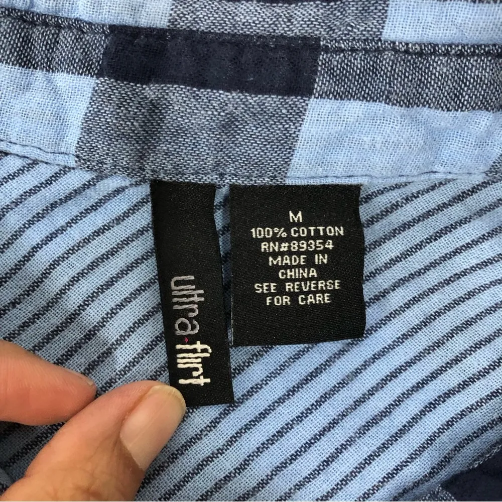 Ultra Flirt button down flannel top junior size medium - Image 3