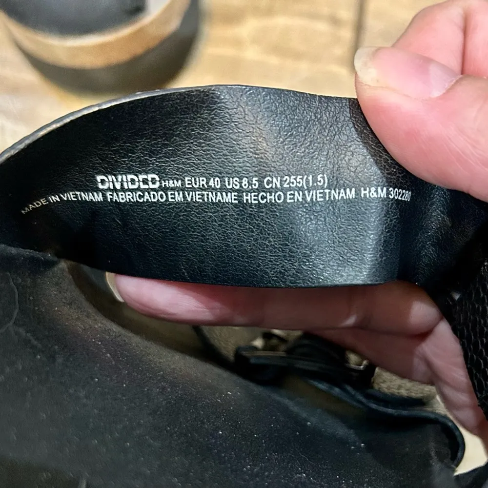 H&M Divided Women’s Platform Buckle Sandals Black Size 8.5 FLAW - Image 6