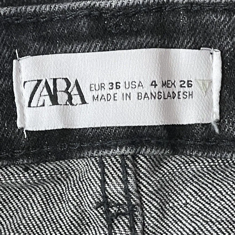 Zara SZ 4 Jeans Shorts High-Rise Zip-Fly 5-Pocket Distressed Chewed Frayed Hems - Image 5
