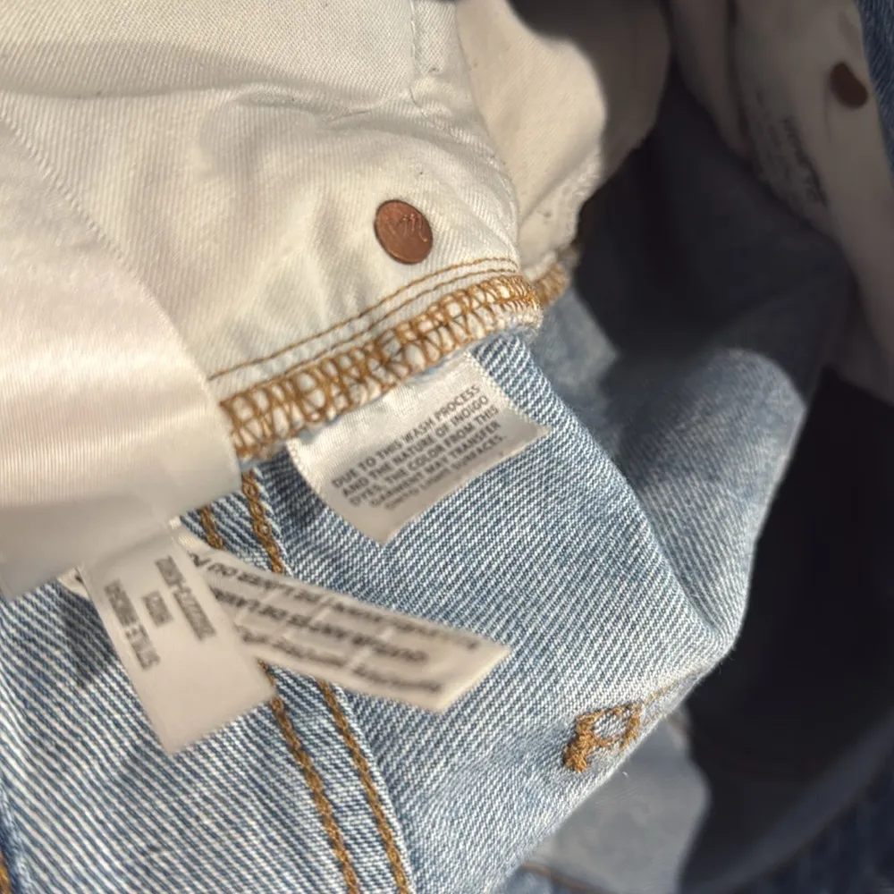 Madewell Relaxed Denim Shorts in Homecrest Wash Ripped Edition size 32 - Image 11