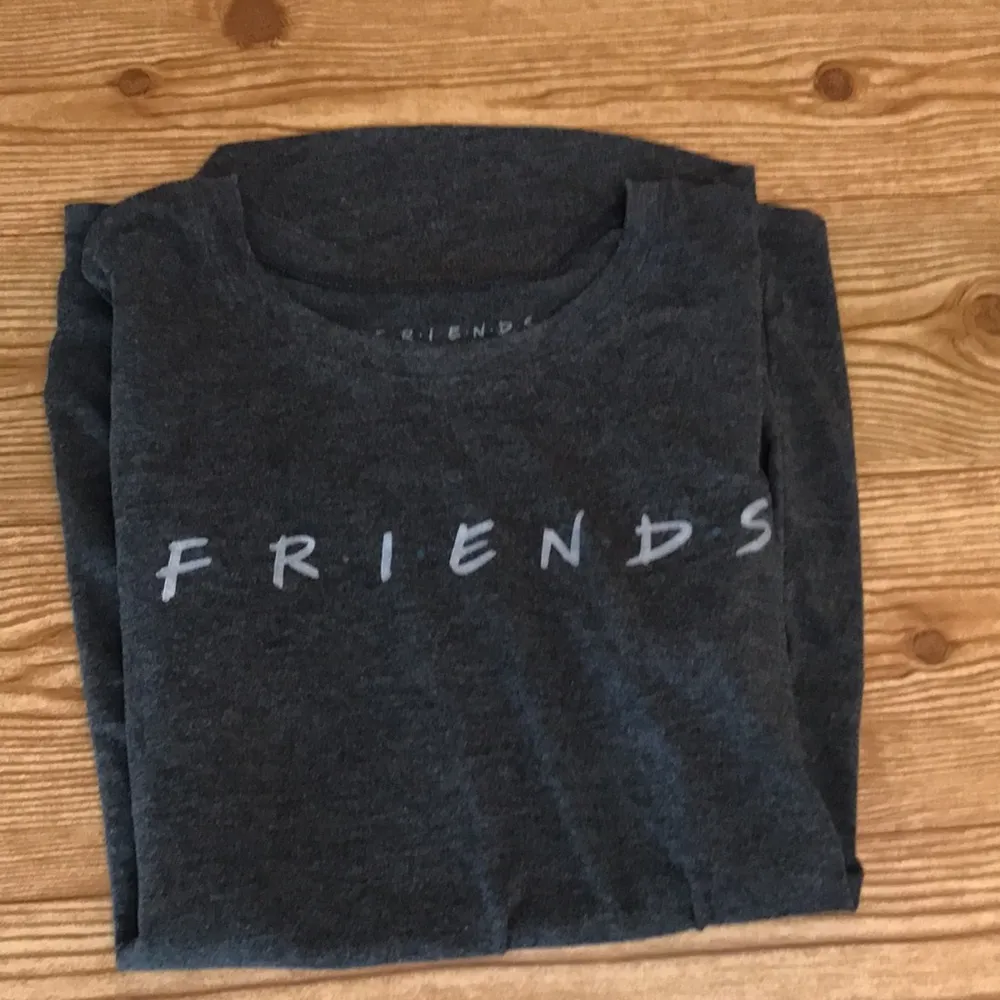 Tv series friends gray t shirt Size M - Image 5