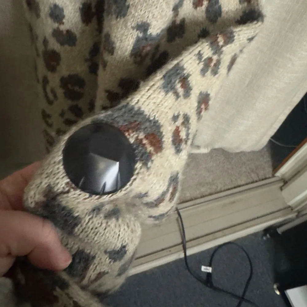 Steve Madden Leopard Print Sweater Dress NWT size large- has security device - Image 7