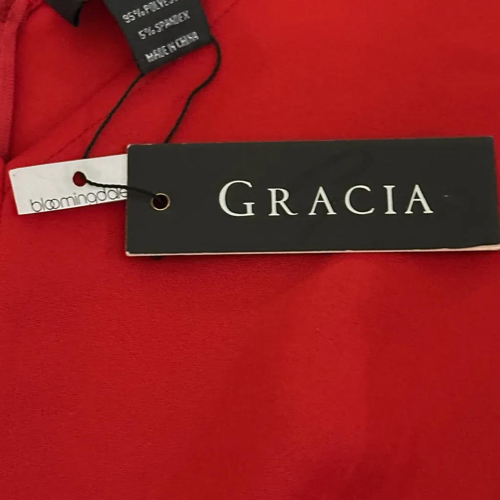 Gracia  Red Vneck Top Sz Small NWT - Image 6