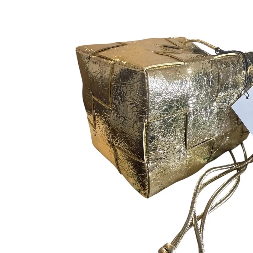 NWT Bottega Veneta Leather Small Cassette Crossbody Bucket Bag In Supermoon/Gold - Image 8