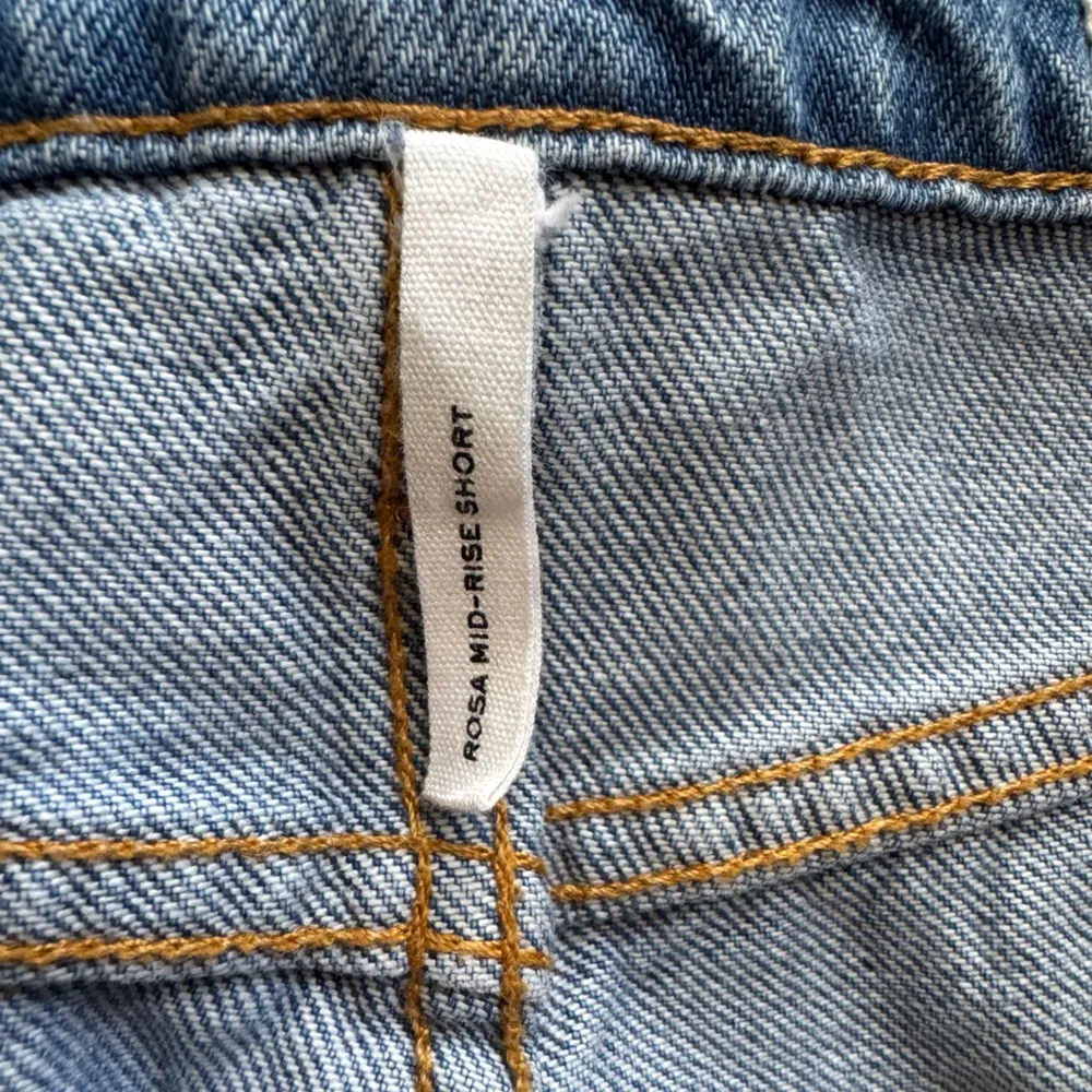 Rag & Bone Rosa Mid Rise Raw Hem Denim Shorts Size 27 Medium Wash Distressed - Image 6