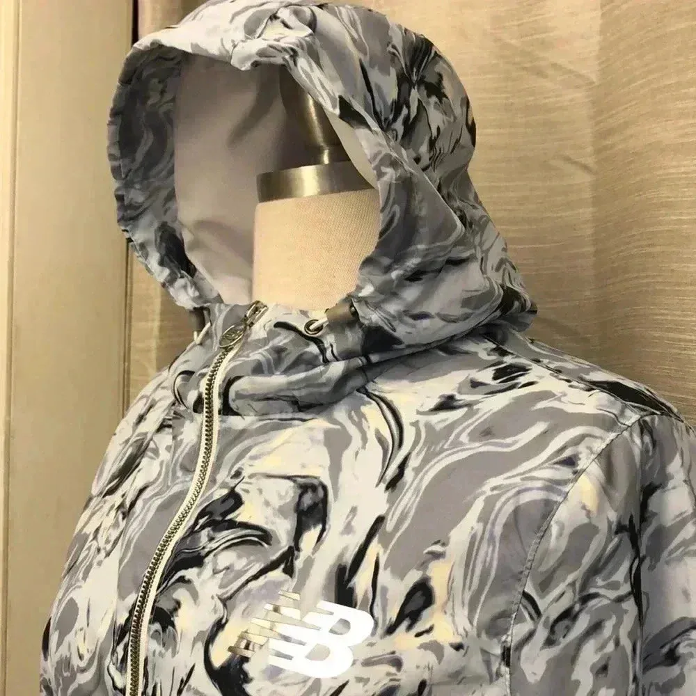 NWT New Balance Women’s Lightweight Windbreaker - Image 3