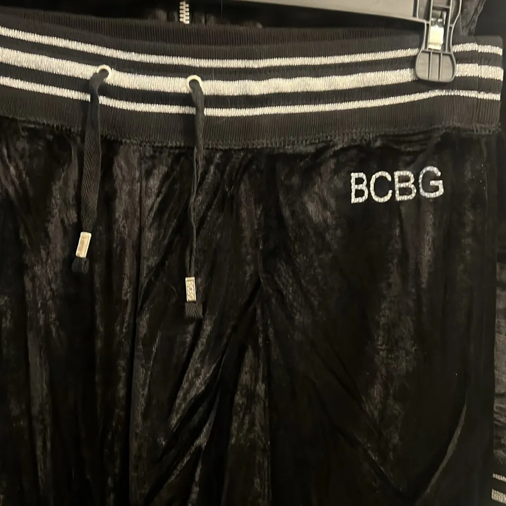BCBG BLACK VELVET BLING SILVER STUD DRAGON & LOGO HOODIE & CROPPED PANTS SET NWT - Image 11