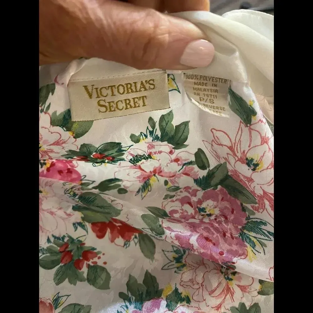 Vintage Gold & White Label Victoria’s Secret Kimono Robe size Small - Image 2