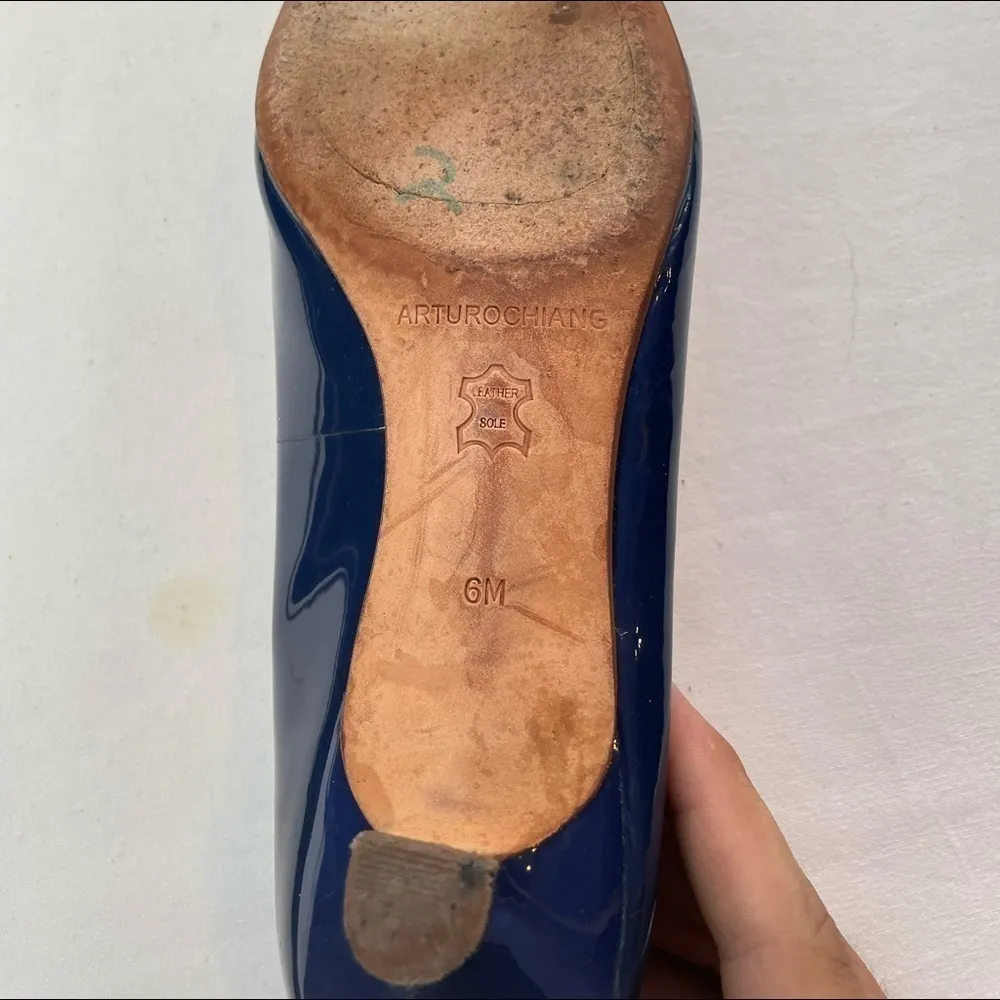 Arturo Chiang Patent Leather Round Toe Clear Accent Kitten Heel Pump‎ in Blue 6 - Image 6