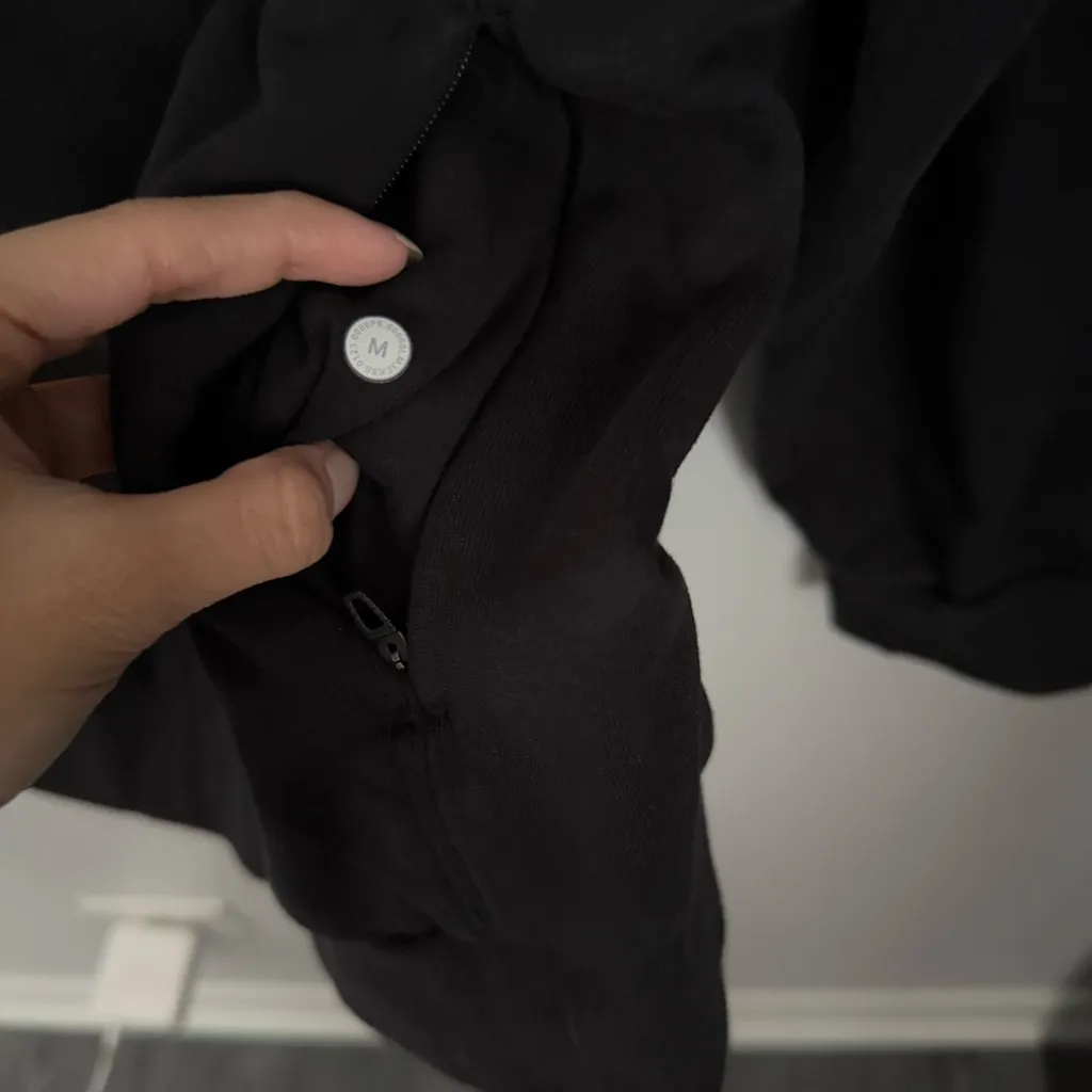Lululemon Medium Black Pullover Hoodie Thick Minimal Outdoor Comfy Lounge - Image 7