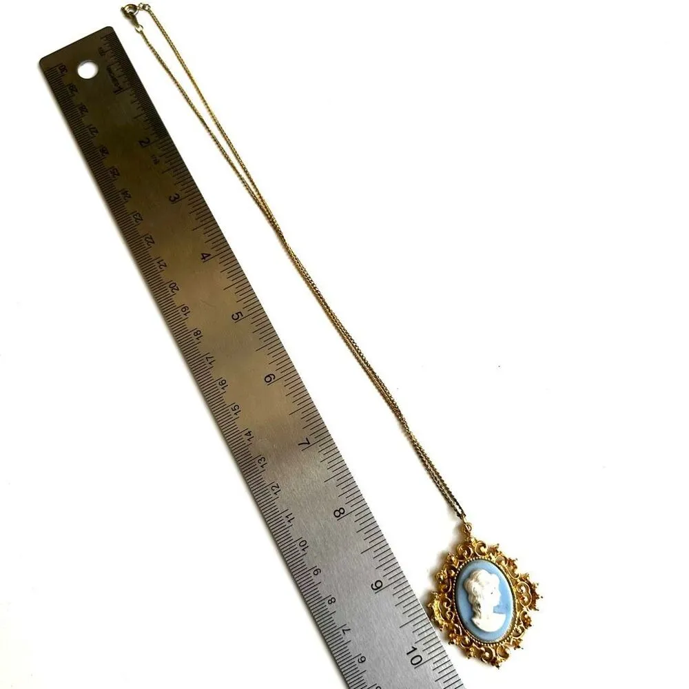 Blue and white Lady Cameo pendant Necklace - Image 7