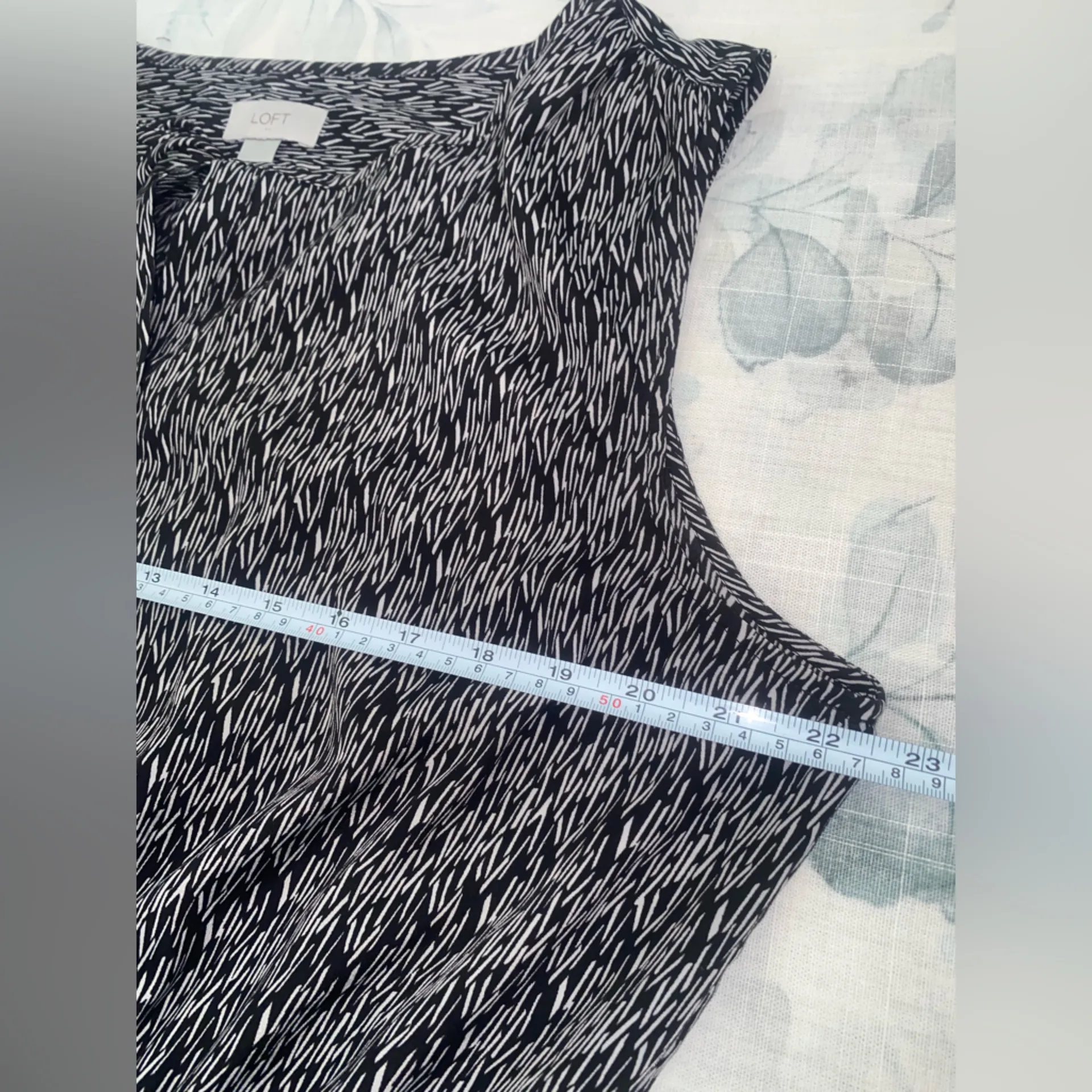 Loft dress Black & White Size XL with Pockets abstract dash pattern - Image 4