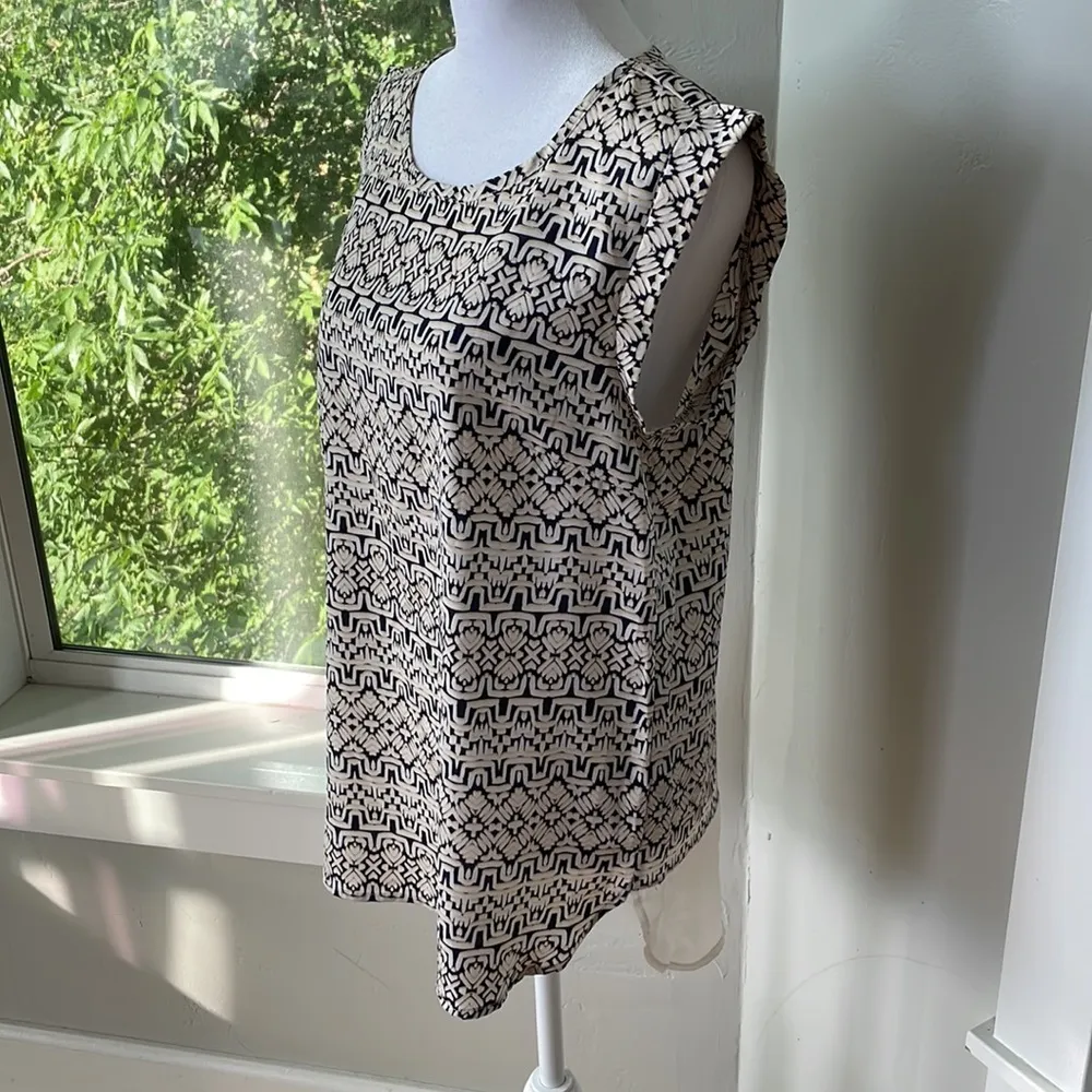 The Limited Navy Cream Patterned Sleeveless Blouse Size Small - Image 3