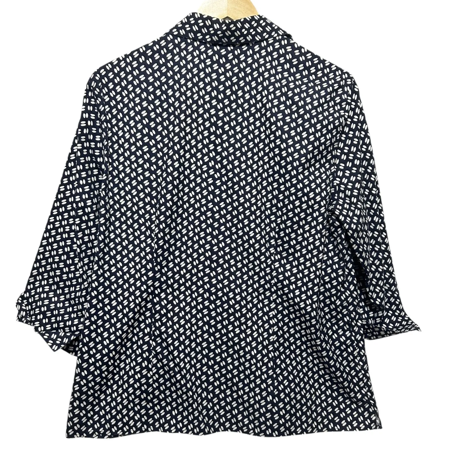 Lands End Women‎ Button Front Shirt L Navy White Geometric Print No Iron Oxford - Image 2