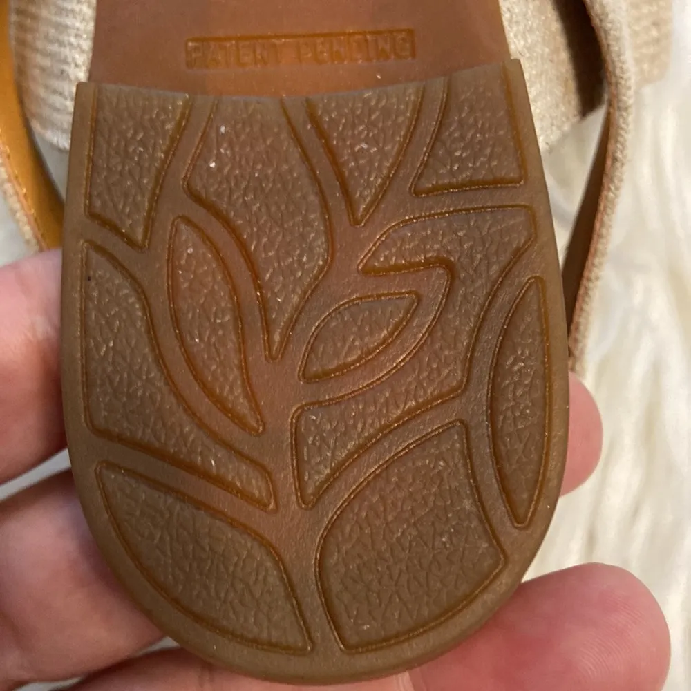 BORN Women Shoes size 7M BNWOT color tan see all photos - Image 9