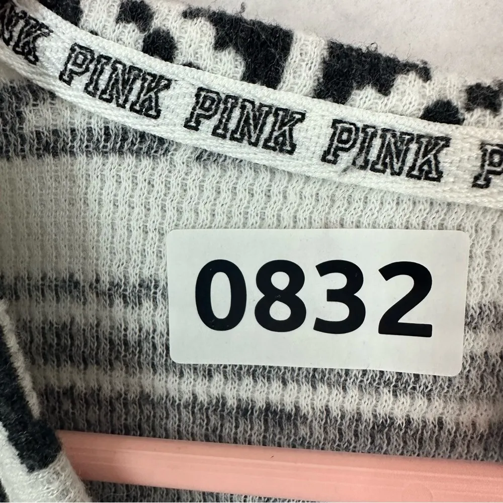 PINK Victoria’s Secret Snowflake Long Sleeve V Neck Sleepwear Top XS Grey - Image 9