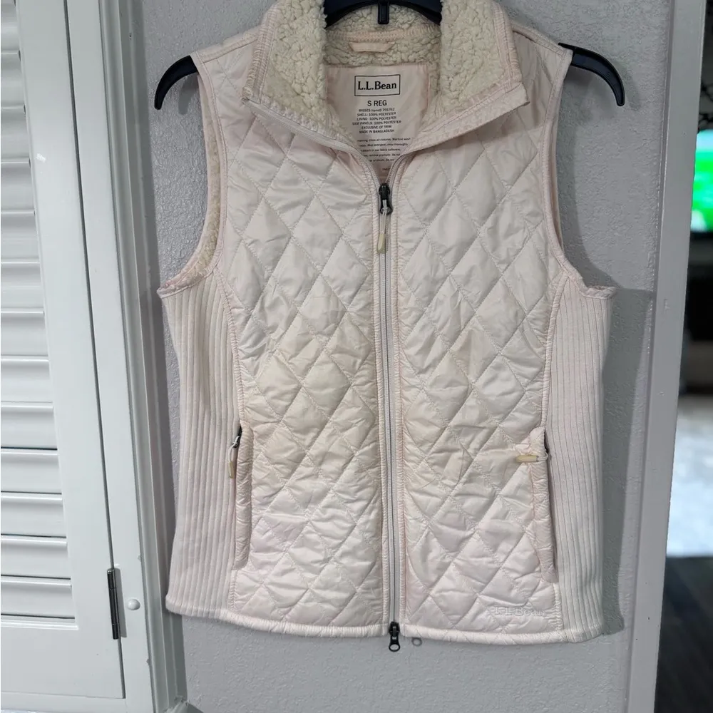 L.L. Bean Women's Light Pink Quilted Vest - Image 2