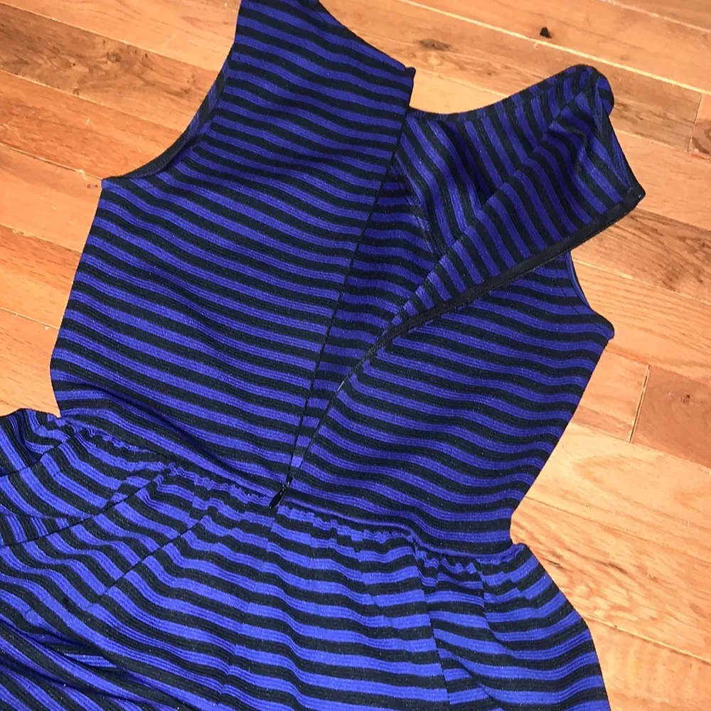 Women’s Saks Fifth Avenue blue and black flare dress - Image 4