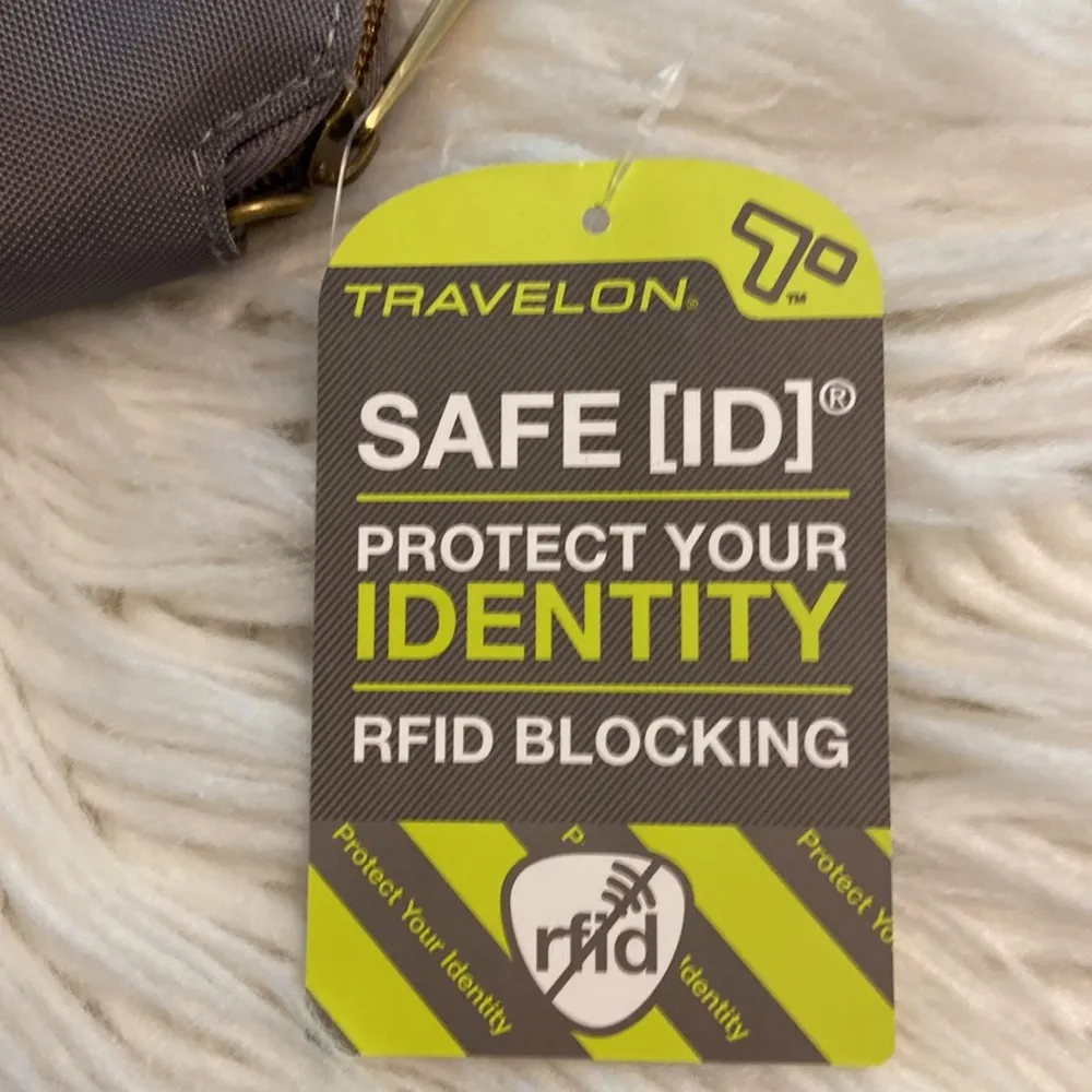 Travelon RFID Blocking Wallet color gray - Image 2