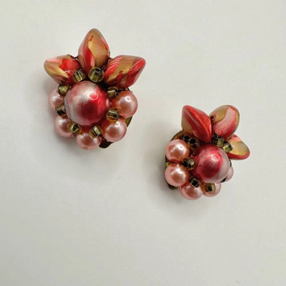 Pink beaded vintage clip on earrings - Image 9