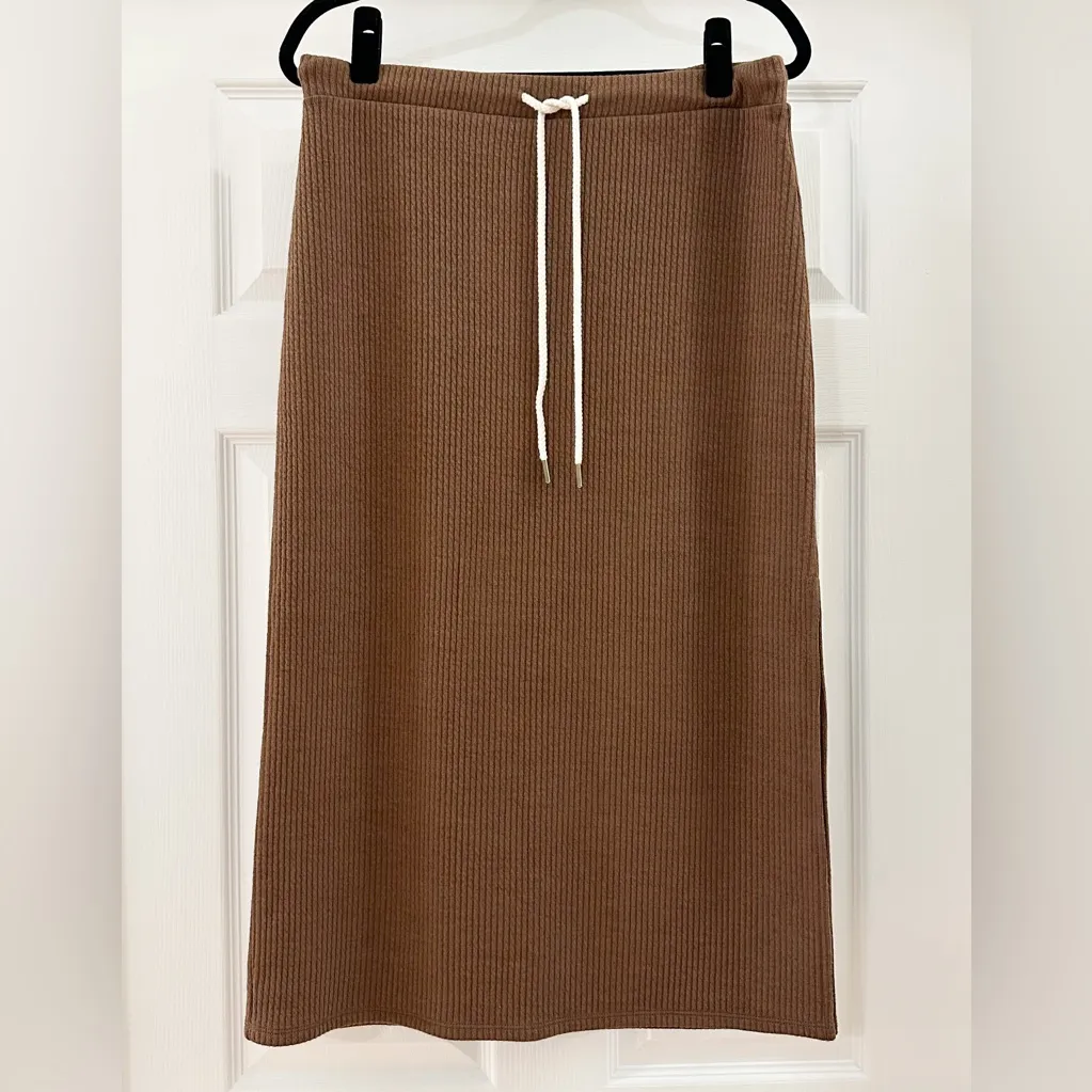 NEW American Eagle Stretch High-Waisted Ribbed Knit Midi Skirt Brown sz Large - Image 4