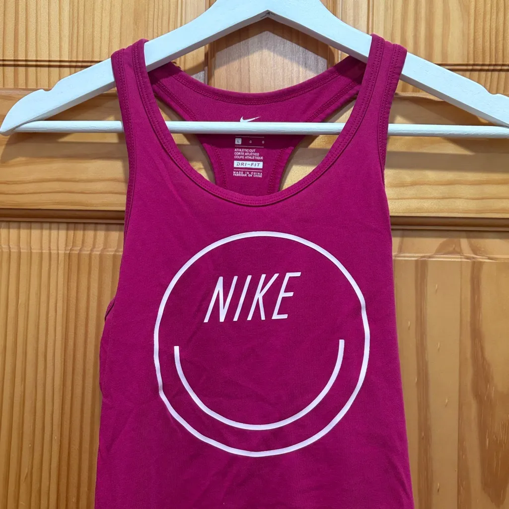 Nike  Dri-Fit Size Large Magenta Pink Athletic Tank Top. - Image 4