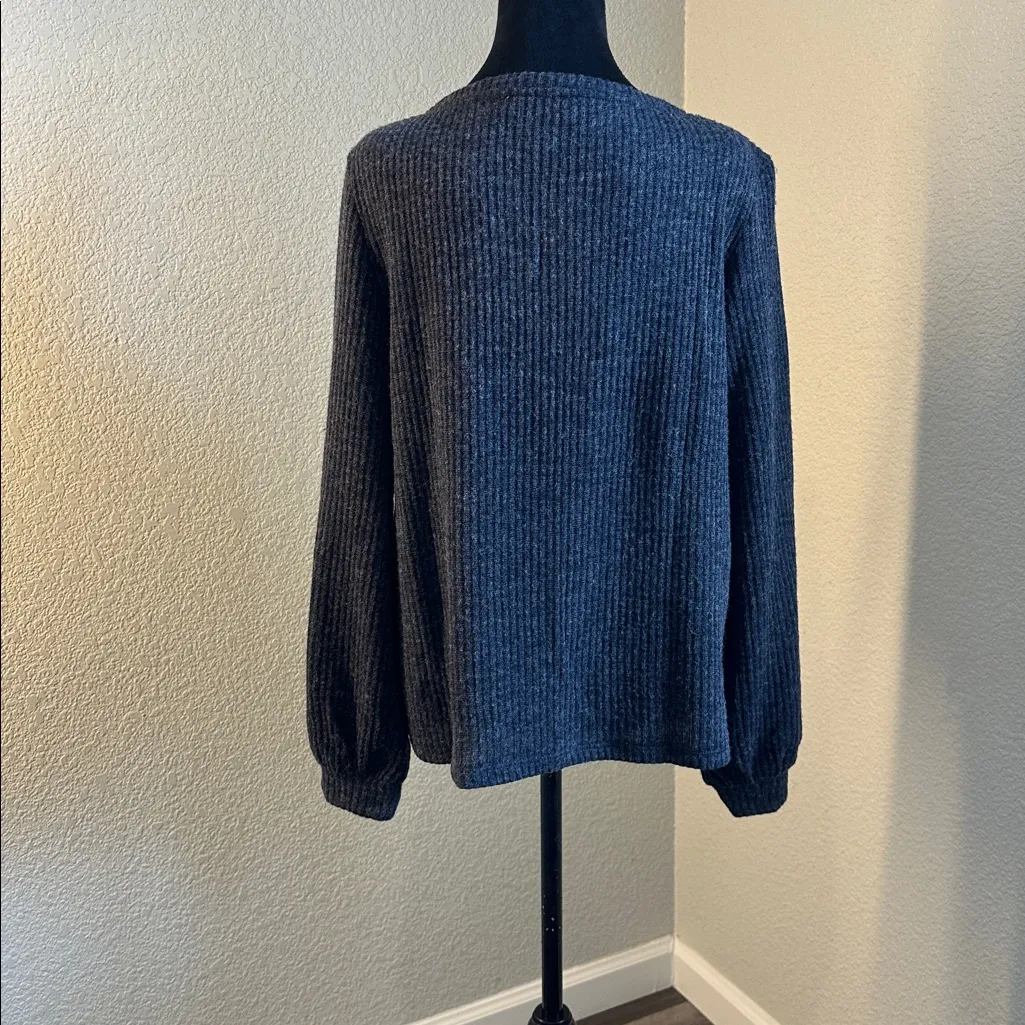 Cupio Blue Knit Top with Bows - Image 6